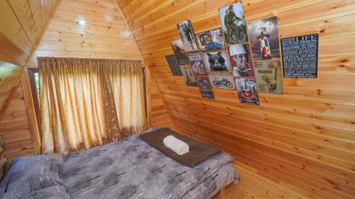 Gallery image of oak cabin in Oni