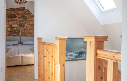 Una cama o camas en una habitación de 9 Achnacloich