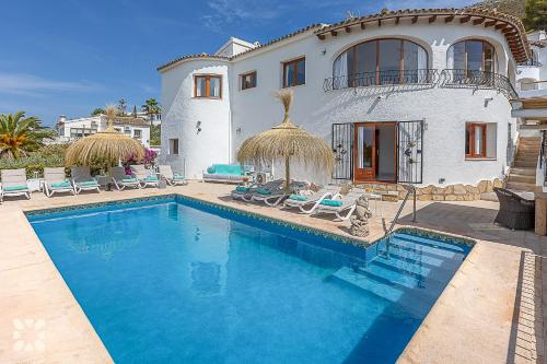 Villa Moba by Abahana Villas