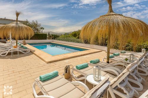 Villa Moba by Abahana Villas