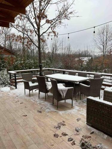 a picnic table and chairs on a patio with snow at Villa Mali Stanishor in Novoberdo