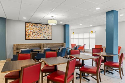 Posezení v ubytování Holiday Inn Express Hotel & Suites Savannah Midtown by IHG