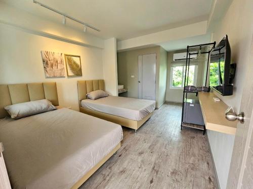 TV a/nebo společenská místnost v ubytování โรงแรมดีรูม D Room