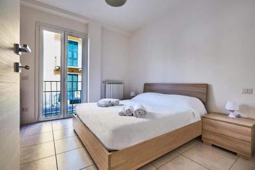 a bedroom with a bed with two towels on it at Affitti Brevi Liguria - Casamare in Varazze