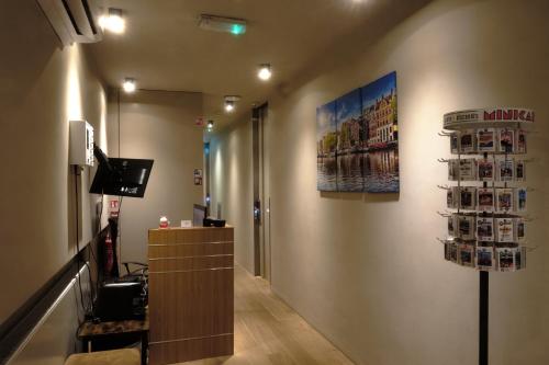 Μια τηλεόραση ή/και κέντρο ψυχαγωγίας στο AmsterHome Hotel
