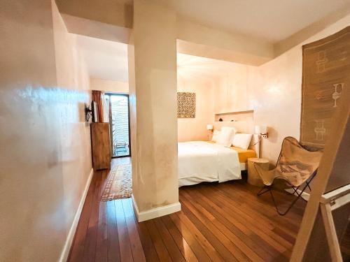 Ένα ή περισσότερα κρεβάτια σε δωμάτιο στο Boabdil Guesthouse