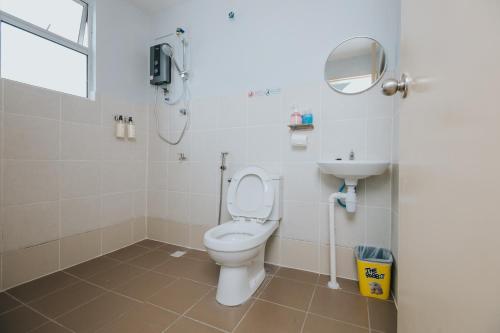 a bathroom with a toilet and a sink at kings Pine Residences Homestay kundasang Ranau 17 in Ranau