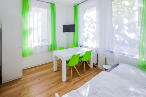Ένα ή περισσότερα κρεβάτια σε δωμάτιο στο SecondHome Stuttgart - Very nice apartment near historic city centre at Blumenstr 58 in Esslingen am Neckar - W2