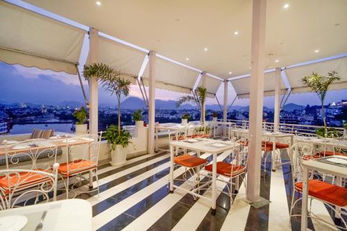 Gallery image of Grandrosse Boutique - Pichola Lake Facing Hotel in Udaipur
