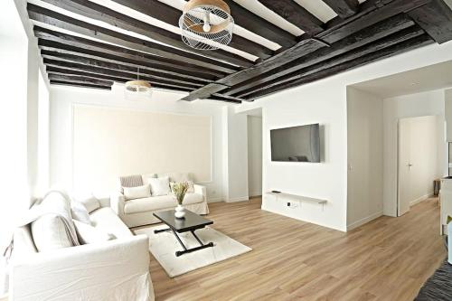 Stylish Two-Bedroom Apartment in Saint-Germain