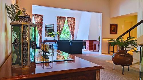 a living room with a table and a vase at Grande Hotel das Caldas da Felgueira in Caldas da Felgueira