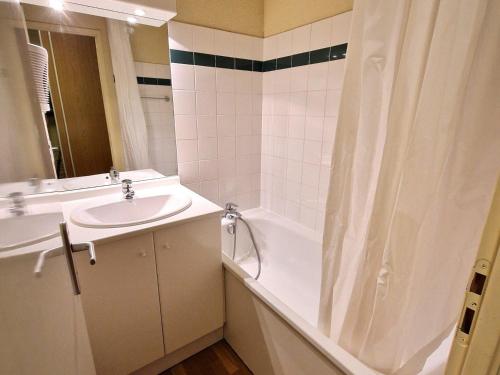 Photo de la galerie de l'établissement Appartement 2 pièces, proche pistes, 4 pers, Valfréjus - FR-1-265-345, à Modane