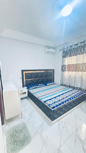 a bedroom with a bed in a room at SN Virage Almadie 2 in Dakar