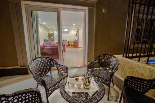 a table and chairs in a room with a window at مسكن نال in Abha