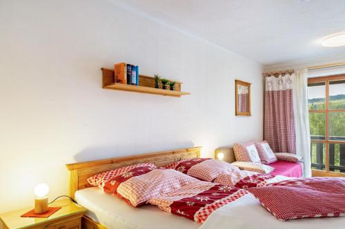 a bedroom with two beds and a window at Auszeit am Fluss - Donau in Obernzell