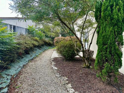 Taman di luar Résidence Les Roussets