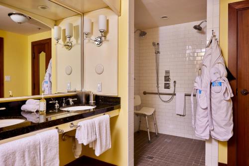 Bilik mandi di Mirbeau Inn & Spa - Plymouth