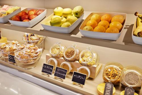 a display of fruits and vegetables on shelves in a store at B&B HOTEL Almería Vicar in Aguadulce