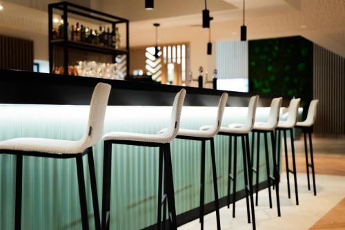 a row of chairs lined up at a bar at Bô Hôtels Ambronay in Ambronay