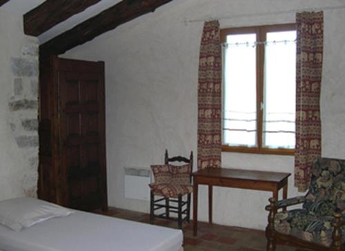 Een bed of bedden in een kamer bij La bergerie