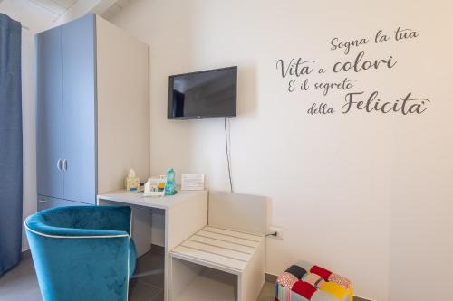 TV a/nebo společenská místnost v ubytování Bcolors Rooms, Selargius Is Corrias