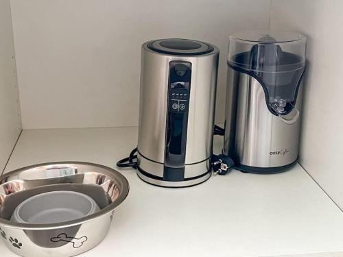 a counter top with a coffee maker and a mixer at Charmant Logement Brugelette Proche de Pairi Daiza in Brugelette