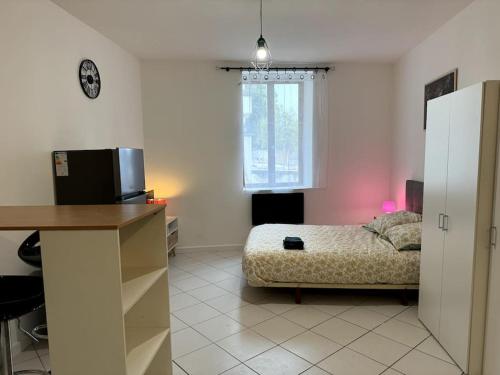 Ένα ή περισσότερα κρεβάτια σε δωμάτιο στο Joli studio centre-ville