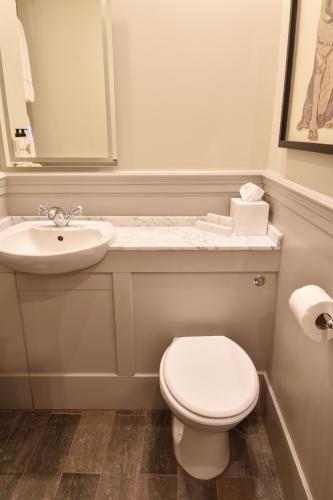 Ένα μπάνιο στο Yorkshire Grey Pub & Rooms