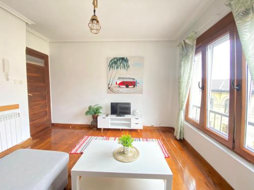 Μια τηλεόραση ή/και κέντρο ψυχαγωγίας στο Itos Flats Pravia