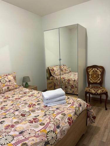 Giường trong phòng chung tại Appartement Coconing situé à proximité de PARIS