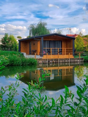 Roztoczański Domek nad Stawem z jacuzzi