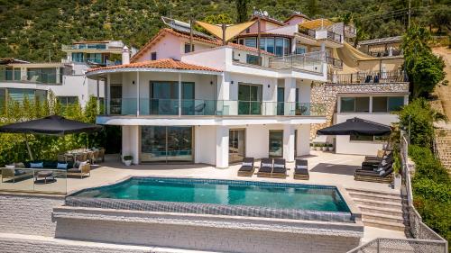 an aerial view of a house with a swimming pool at Villa Casa Che in Kalkan