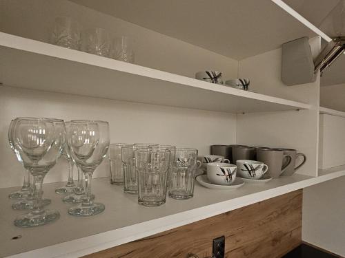 Příslušenství pro přípravu čaje a kávy v ubytování Apartman Iris