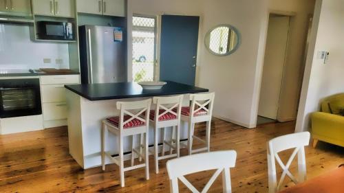 Dapur atau dapur kecil di Longshore Drift - metres to Blacksmiths Beach