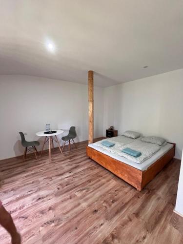 a bedroom with a bed and a table with chairs at TARNICA in Dwernik