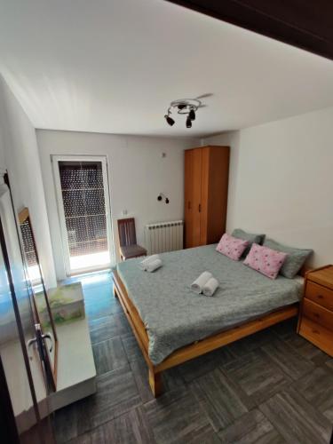 a bedroom with a large bed with pink pillows at Vila Ana in Donja Ralja