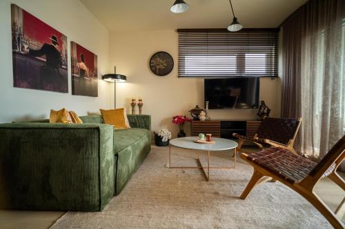 Apartment California by Belmont Realty