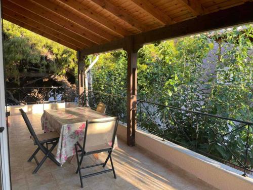 a patio with a table and chairs on a balcony at Castelo Chalet Chios in Chios