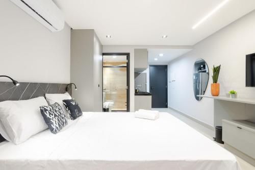 Postel nebo postele na pokoji v ubytování Way Tambaú - Studios Deluxe em João Pessoa por Carpediem