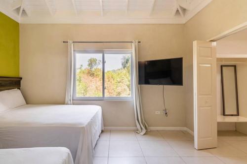 Кровать или кровати в номере Two Bedroom Suite-Beach Restaurants Shop Nightlife