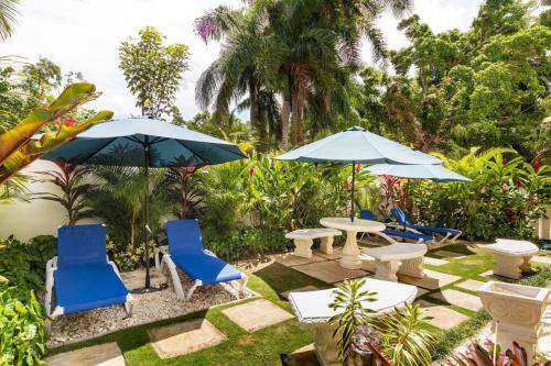 Сад в Two Bedroom Suite-Beach Restaurants Shop Nightlife