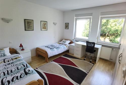 Ένα ή περισσότερα κρεβάτια σε δωμάτιο στο Comfortable condo for long-term stays