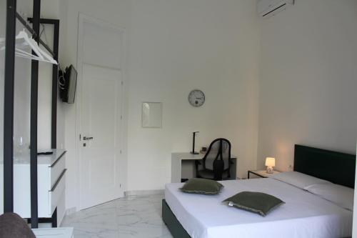 Ein Bett oder Betten in einem Zimmer der Unterkunft FALSTAFF Rooms & Suites
