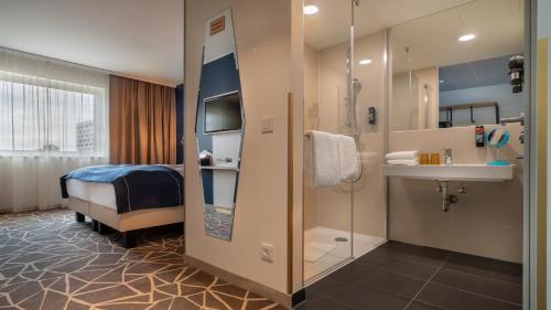 Koupelna v ubytování Holiday Inn - the niu, Ridge Halle Central Station by IHG