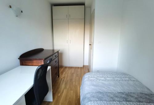 Ένα ή περισσότερα κρεβάτια σε δωμάτιο στο Comfortable condo for long-term stays