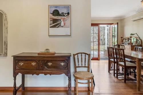 Posezení v ubytování Malvern Cottage Retreat Pet Friendly