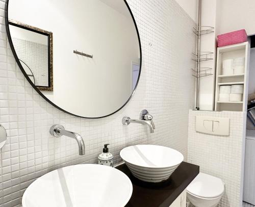 Le Marais style APT with 3 bdrs 3 mns Republique N3-43