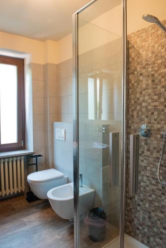 a bathroom with a toilet and a glass shower at ByVigin in Magliano Alfieri