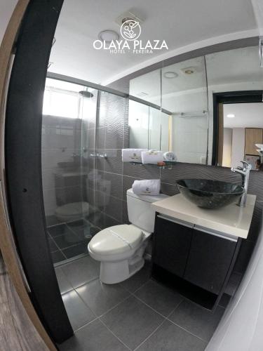 Bilik mandi di Hotel Olaya Plaza