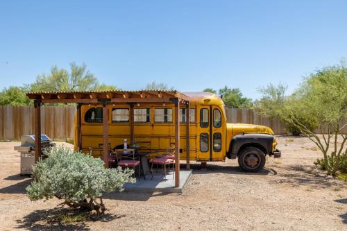 Φωτογραφία από το άλμπουμ του Bus Stop Saloon - Cave Creek with Spa σε Cave Creek
